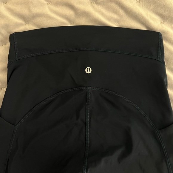 Lululemon Power Thru High-Rise Tight 25” Size 6 in True Navy - Picture 3 of 4